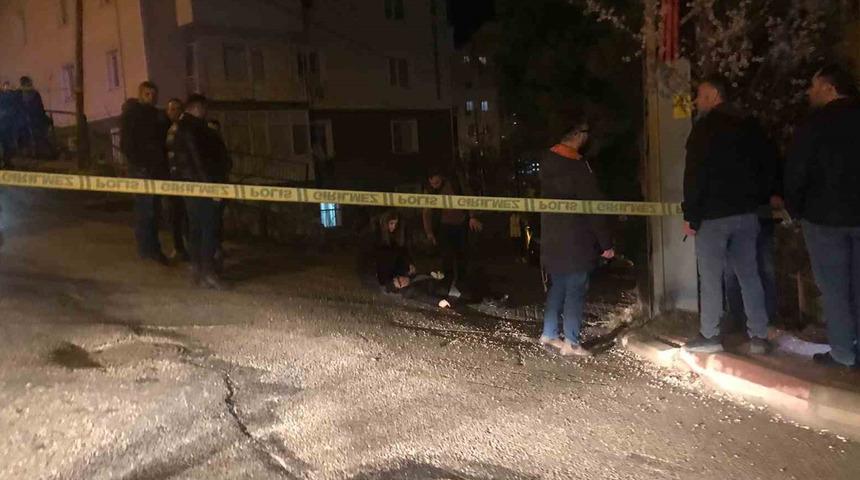 5 yıl &ouml;nce boşandığı eşi ve erkek arkadaşını bacaklarından vurdu!