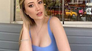 Yasmin Erbil yazı özledi! Sarı bikinisiyle pozunu paylaştı