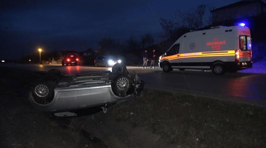 Takla atan otomobil su kanalına devrildi: Yaralılar var