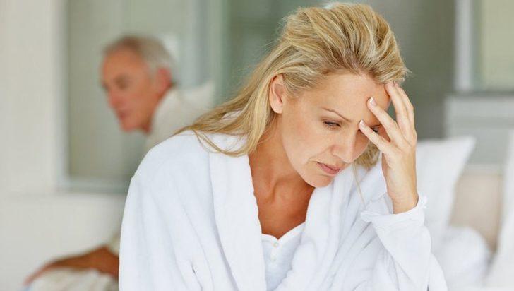 Erken menopoza sebep oluyor! Menopoz sonrası felç riski duyanları ürkütüyor