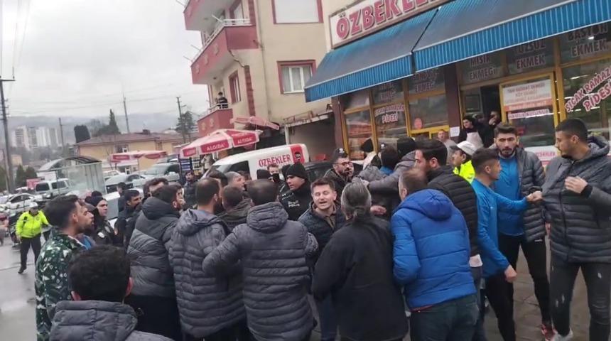Otobüsü taşlayan taraftarları, futbolcular koşarak yakaladı! Zonguldak'ta ilginç olay...