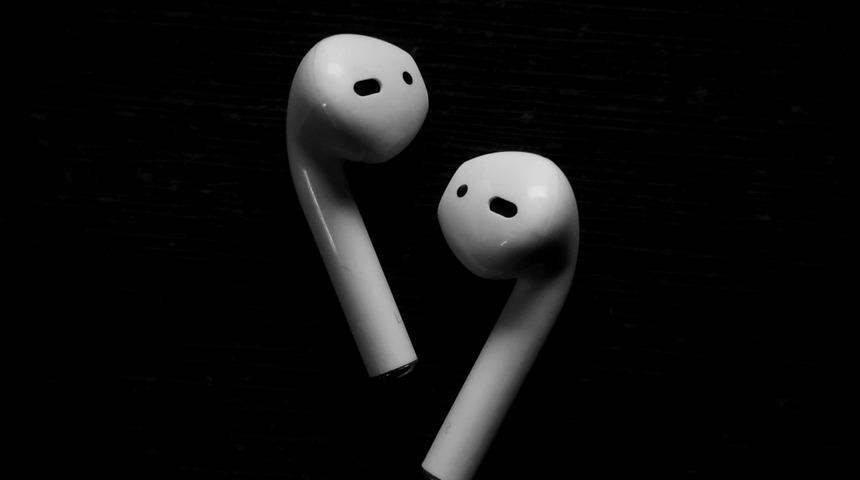 AirPods'larla ile ilgili çarpıcı iddia! Dikkatleri üzerine çekti...