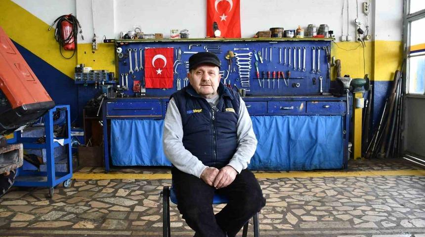 İznik’te yarım asırdır traktörlere hayat veriyor