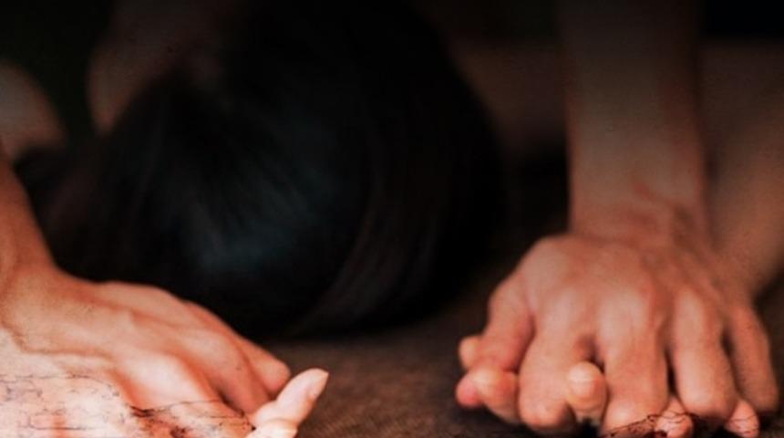 &Ouml;len kız arkadaşıyla cinsel ilişkiye girdi! İşte korkun&ccedil; olaya verilen ceza