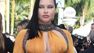 Doğum kilolarıyla gündemdeydi! Model Adriana Lima, seksi pozlarını paylaşıp bakın ne dedi