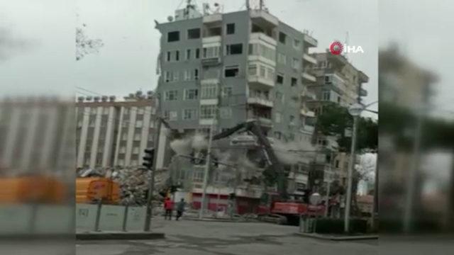 Deprem bölgesi Şanlıurfa'da 9 katlı bina yerle bir oldu! O anlar saniye saniye kamerada