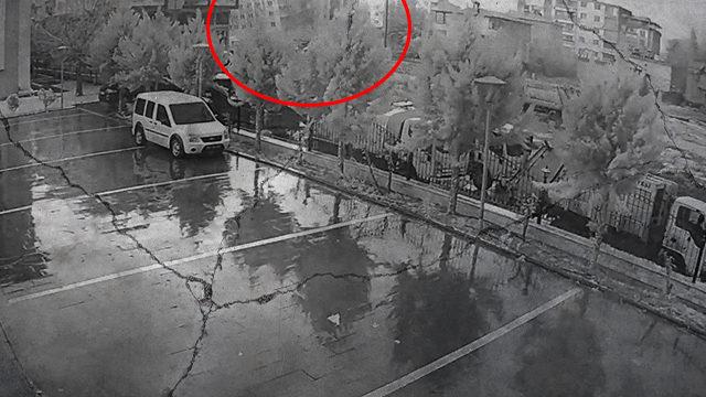 Deprem felaketinin yeni görüntüleri dehşete düşürdü! Gece adeta gündüze döndü, bina yerle bir oldu