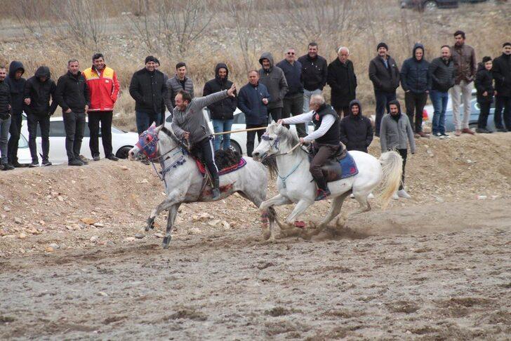 Ata sporu cirite fırtına bile engel olamadı