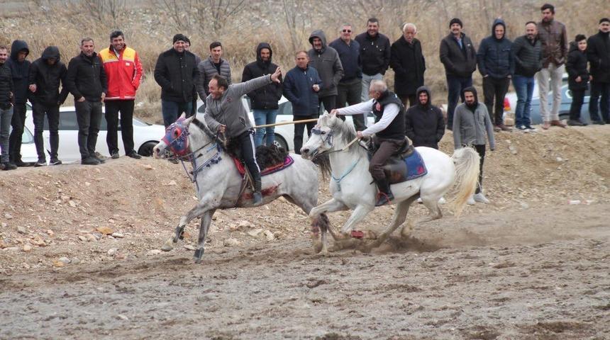 Ata sporu cirite fırtına bile engel olamadı