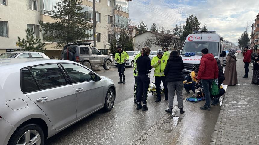 Bolu'da otomobilin çarptığı öğrenci yaralandı