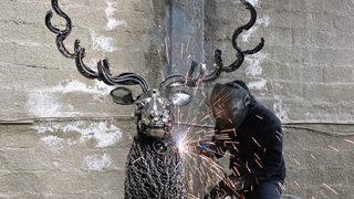 Hurda metalden geyik heykeli yaptı, gören hayran kaldı! 3 metre boyunda 500 kilo ağırlığında