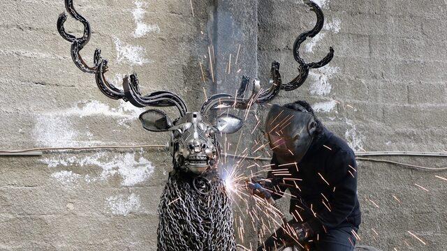 Hurda metalden geyik heykeli yaptı, gören hayran kaldı! 3 metre boyunda 500 kilo ağırlığında