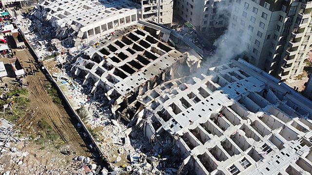 Türkiye'nin konuştuğu Rönesans Rezidans'ın çökme nedeni ortaya çıktı! 'Sonradan mı oluşturuldu?' bilmecesi: 'Pencere türü boşluk' detayı dikkat çekti