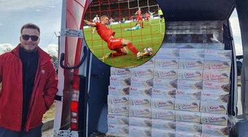 Bayern Münih'in yıldızı Yann Sommer sözünü tuttu! PSG maçında yaptığı kurtarış sonrası takım arkadaşı Matthijs de Light'e tam 700 kg'lık bir kamyon çikolata gönderdi