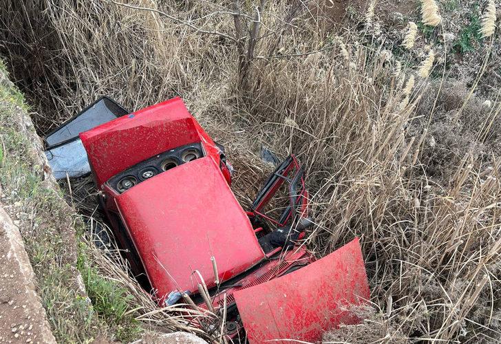 Kilis'te trafik kazası! Araç dereye uçtu: 3 kişi yaralandı