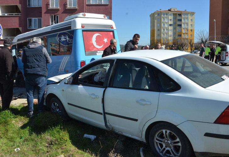 Edirne'de otomobil ve yolcu minibüsü çarpıştı! 5 kişi yaralandı