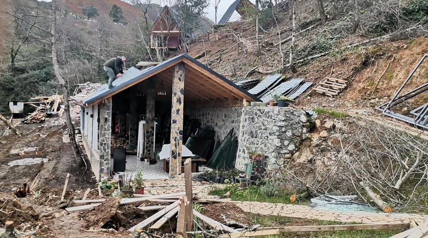 Rize'de ruhsatsız yapılar hakkında karar! Ekipler tarafından yıkıldı