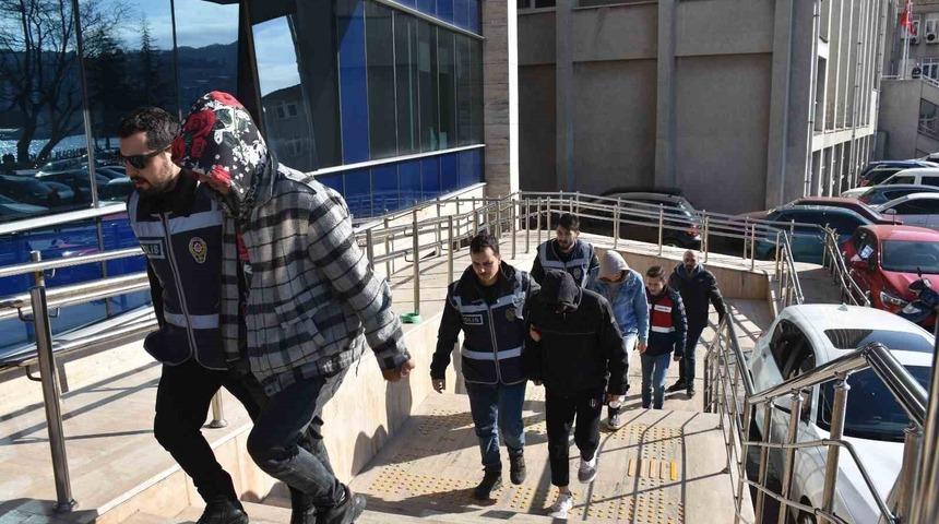 Motosiklet hırsızları tutuklanarak cezaevine gönderildi