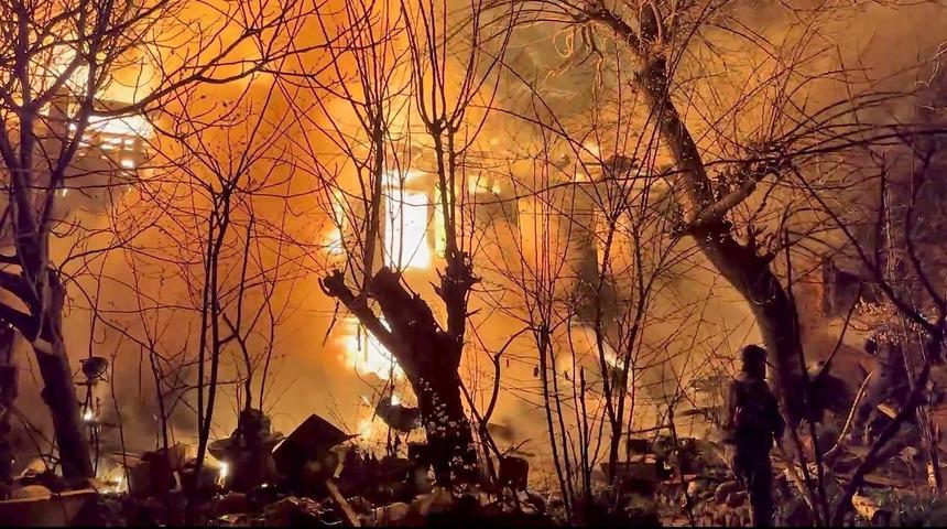 Balıkesir'de yangın çıkan ev kullanılamaz hale geldi