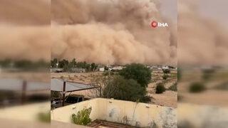 Kum fırtınası adeta şehri yuttu! O anlar böyle görüntülendi