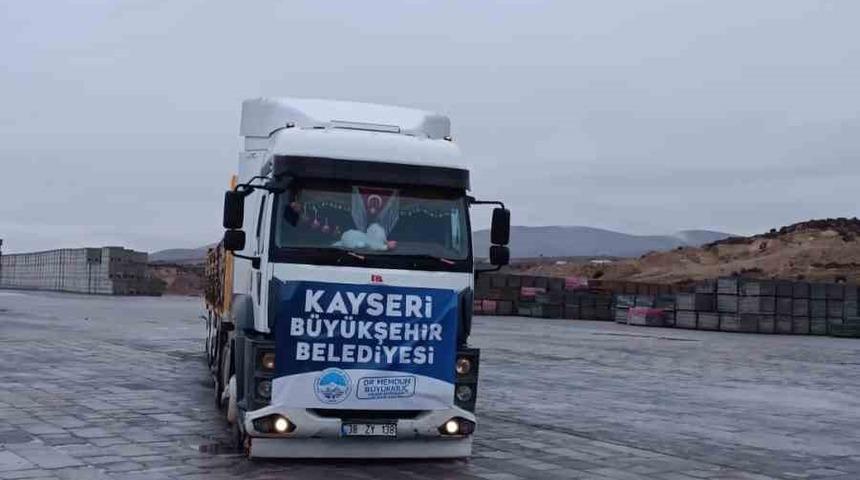 Kayseri B&uuml;y&uuml;kşehir&rsquo;den Malatya Darende Belediyesi&rsquo;ne 3 bin metrekare kilitli parke desteği