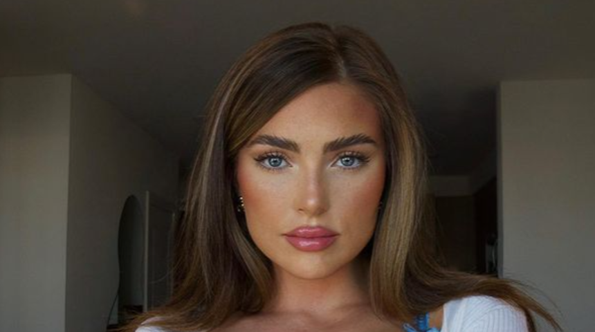 Üstünü tamamen çıkartıp göğüslerini peçeteyle kapatmak isteyince sosyal medyayı salladı! "Bu nasıl piknik?"