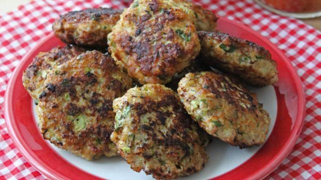 Etten daha lezzetli tavuk köftesi tarifi! Tavuk köftesi nasıl yapılır?