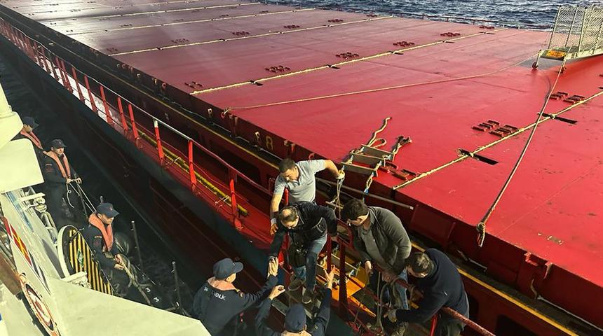 Gemide hastalanan personel için Sahil Güvenlik seferber oldu