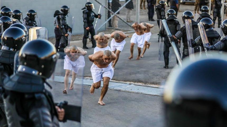 Amerika kıtasının en büyük hapishanesini yapmışlardı! El Salvador'da cinayetler yüzde 70 azaldı