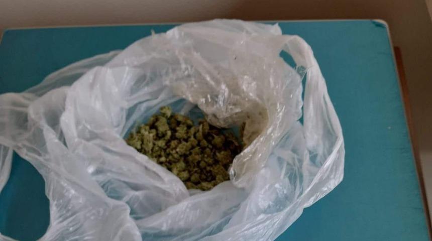 Van’da ‘kesici aletle tehdit ederek yağmalama’ suçuna 2 tutuklama