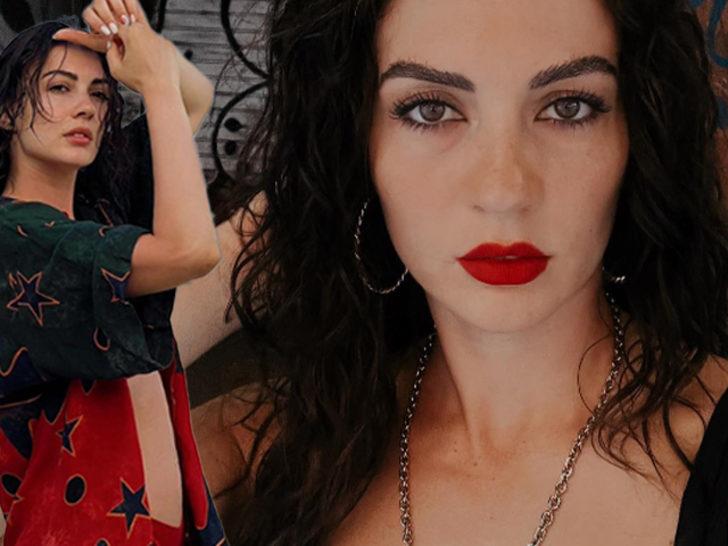 Burcu Özberk ‘Kraliçe’ dizisiyle ekranlara geri dönüyor! Ekran orucunu bozdu... “Hoşgeldin Deniz”