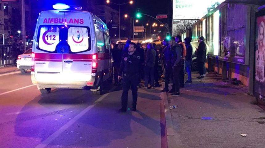 Araba yayaların üstüne çıktı