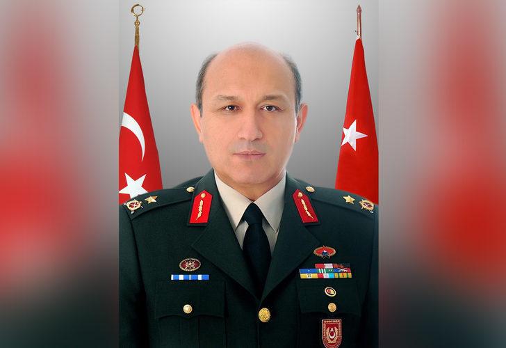Bakan Akar'ın Özel Kalem Müdürü Tuğgeneral Remzi Albasan, AK Parti'den 28. dönem milletvekili aday adaylığı için emekli oldu