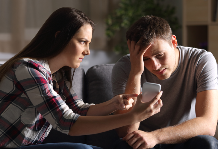 Boşanma avukatı açıkladı! Eşinizin sizi aldattığını gösteren fark edilmeyen hareketler