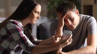 Boşanma avukatı açıkladı! Eşinizin sizi aldattığını gösteren fark edilmeyen hareketler