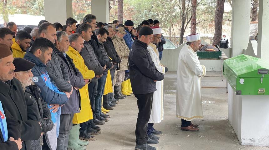 Adıyaman'da selde hayatını kaybeden anne ve kızının cenazeleri defnedildi