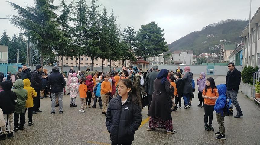 SON DAKİKA | Bolu ve Düzce Valisi duyurdu! Deprem sonrası okullarda eğitime ara verildi