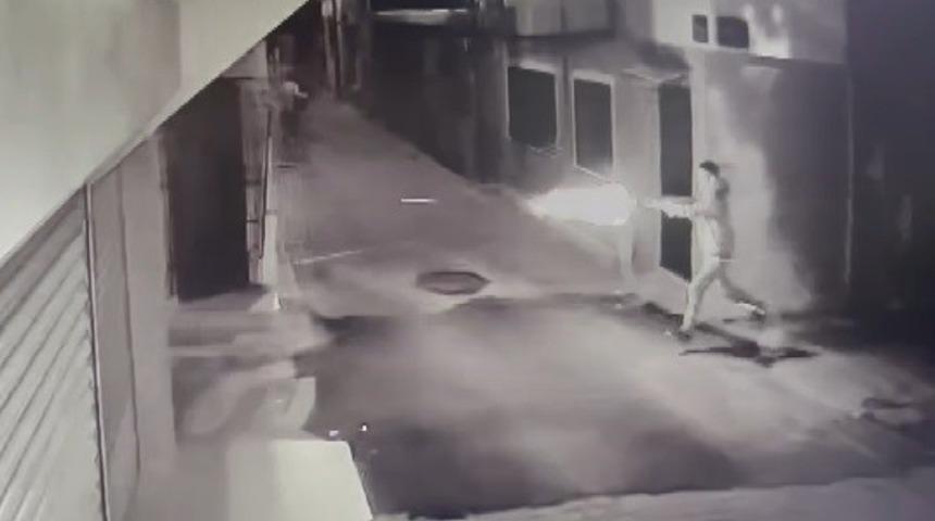 Dövmek için toplanmışlardı... Pompalıyla aralarına daldı, ortalık savaş alanına döndü! 1'i ağır, 7 yaralı