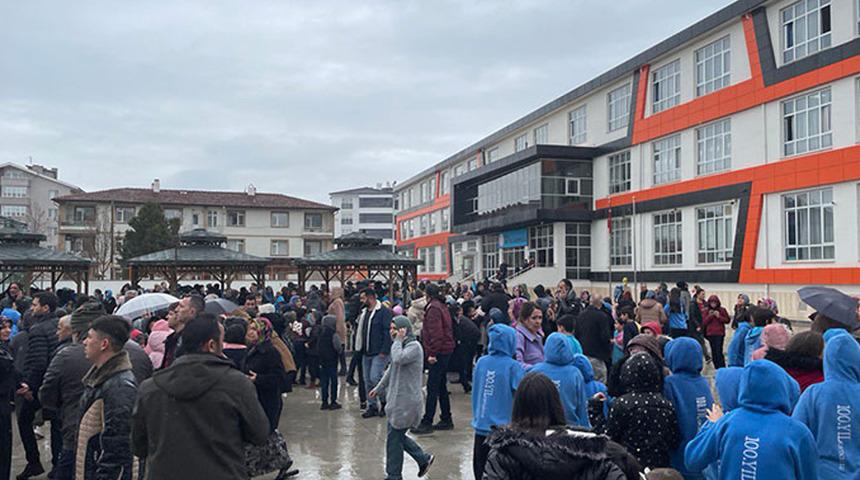 Eğitime deprem engeli! Bolu Valiliği duyurdu: 1 gün ara verildi