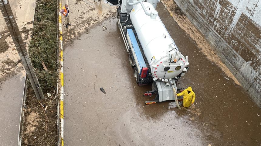 Şanlıurfa'da sel sonrası temizlik çalışmaları sürüyor