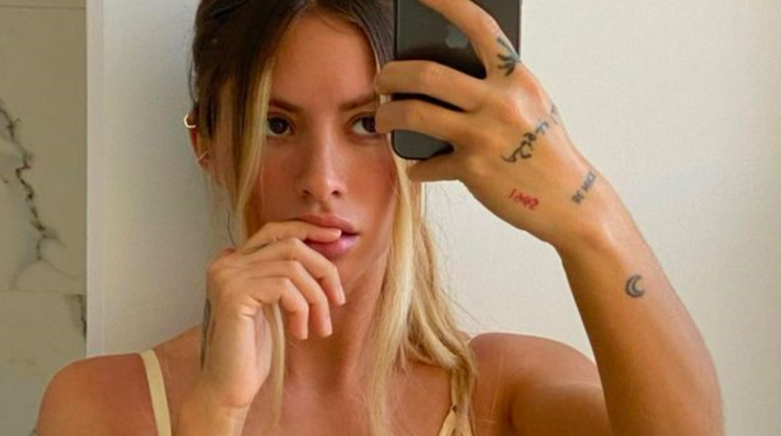 Sosyal medya fenomeni Pauline Tantot süper mini eteğiyle fırtına gibi esti! Kalçasının gözükmesine aldırış etmedi