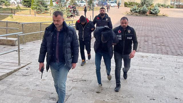 Sivasspor - Fiorentina maçında sahaya girip futbolcunun burnunu kırmıştı! O saldırgan ve bir taraftar daha tutuklandı