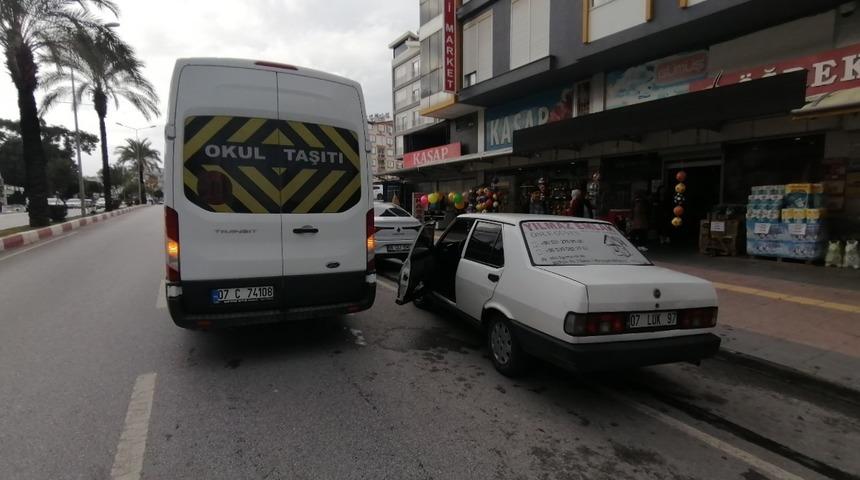Park ettiği otomobilin kapısını açtı, hastanelik oldu