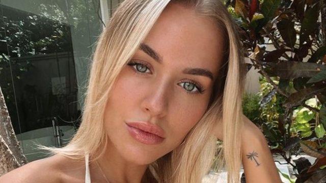 Tamamen transparan giyen Lottie Tomlinson göğüs dekoltesiyle mest etti