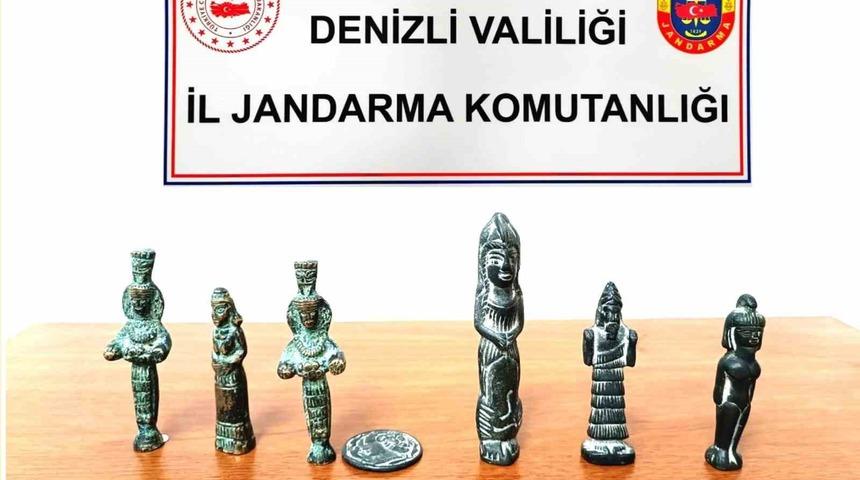 Tarihi eser ka&ccedil;ak&ccedil;ıları 6 par&ccedil;a heykel ve sikkeyle birlikte yakalandı