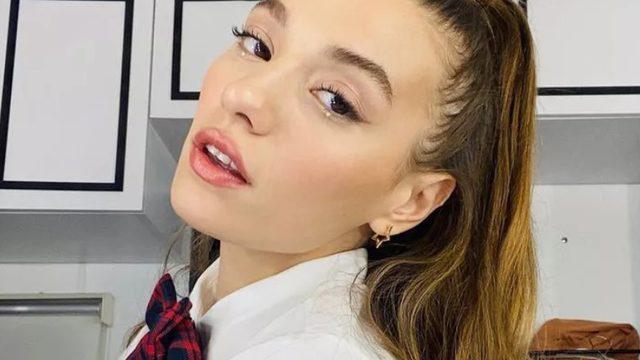 Sümeyye Aydoğan dar tulumuyla poz verdi! Beğeni butonu çöktü