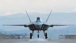 İsmail Demir'den heyecanlandıran paylaşım: Milli Muharip Uçak pist başında!