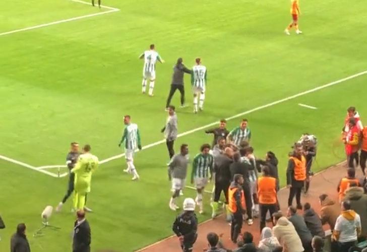 Galatasaray'da Muslera'dan olay yaratan hareket! Konyaspor'un golü sonrası Sehic'in üzerine yürüdü...