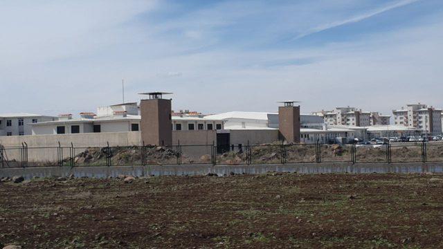 diyarbakirda-43-yillik-cezaevi-saglam-cikti-20-yillik-cezaevi-tahliye-edildi_6261_dhaphoto6
