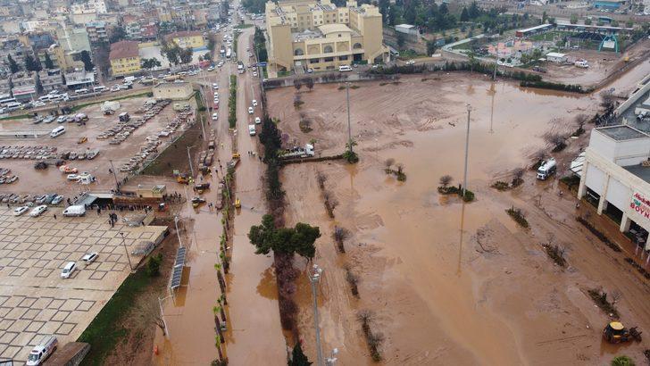 Şanlıurfa’da selden sonra otoparklar araç mezarlığına döndü! 170 araç çıkarıldı... Kayıp TIR şoförü aranıyor G5